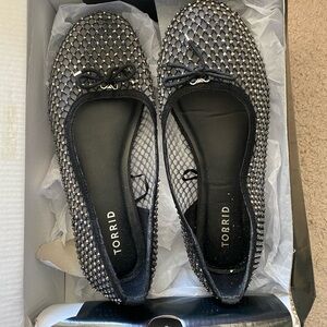 Torrid mesh crochet fishnet flats with silver gems beads sz 8.5 fits 9.5W 10W